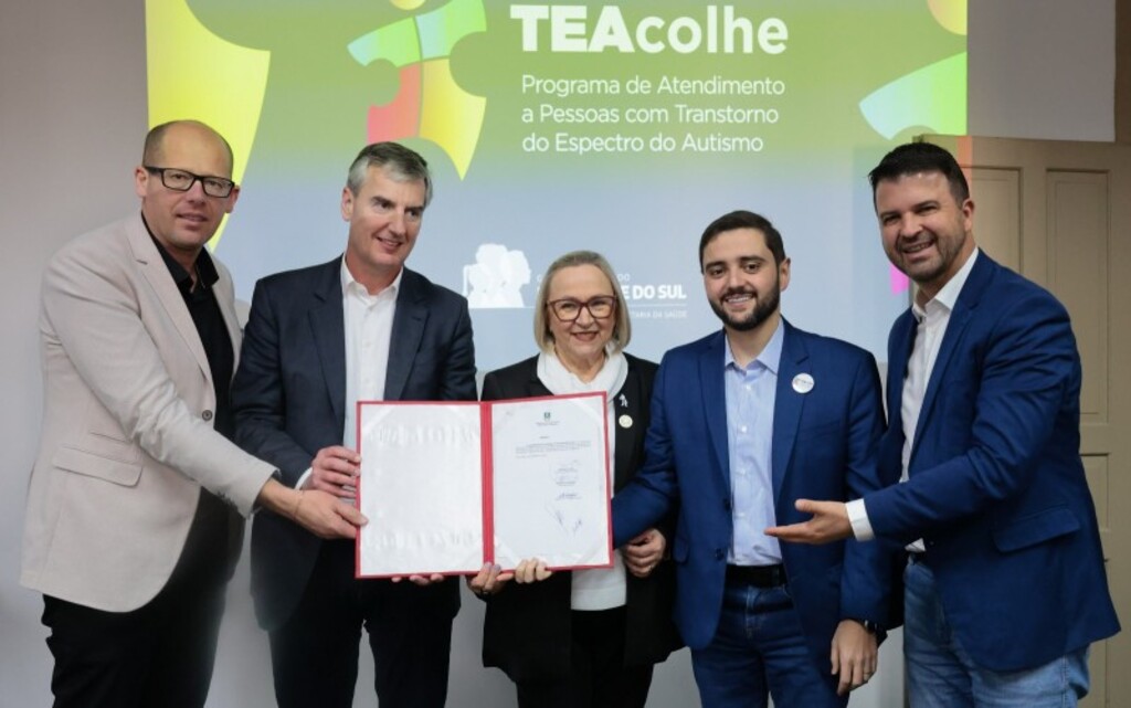Governo do Estado assina contratos e portarias para implantação de centros de atendimento a pessoas com Transtorno do Espectro do Autismo