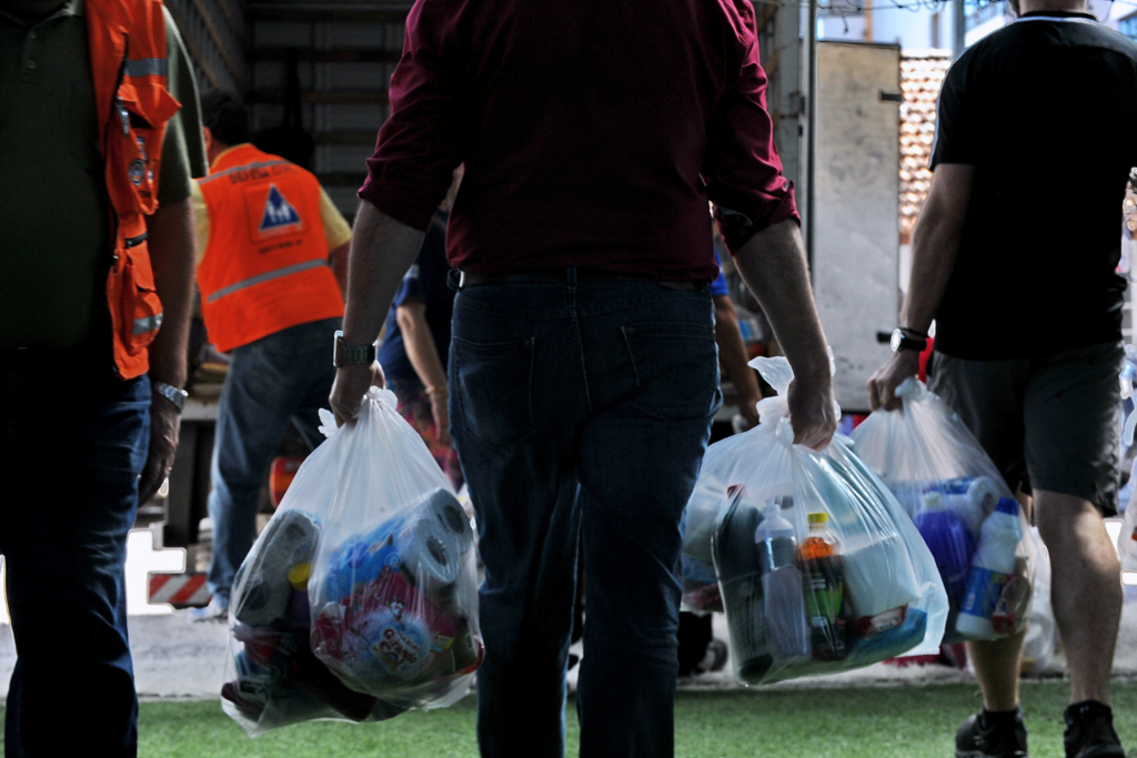 Saiba como ajudar os atingidos pelo temporal no RS