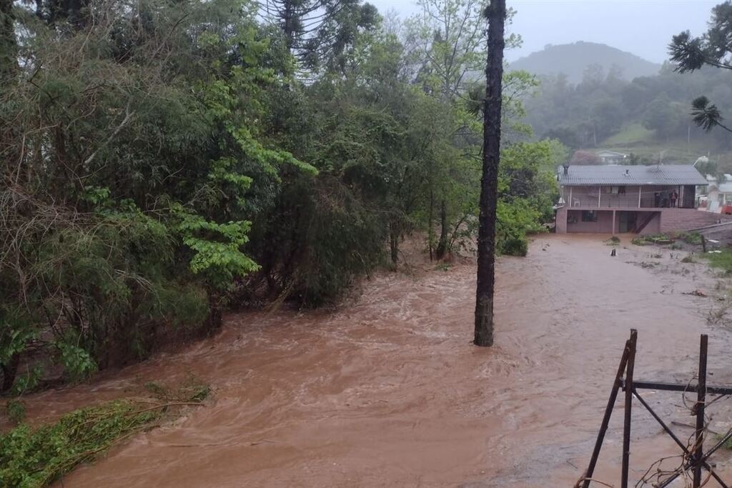 Faxinal do Soturno organiza campanha para arrecadar doações às vítimas do temporal no RS