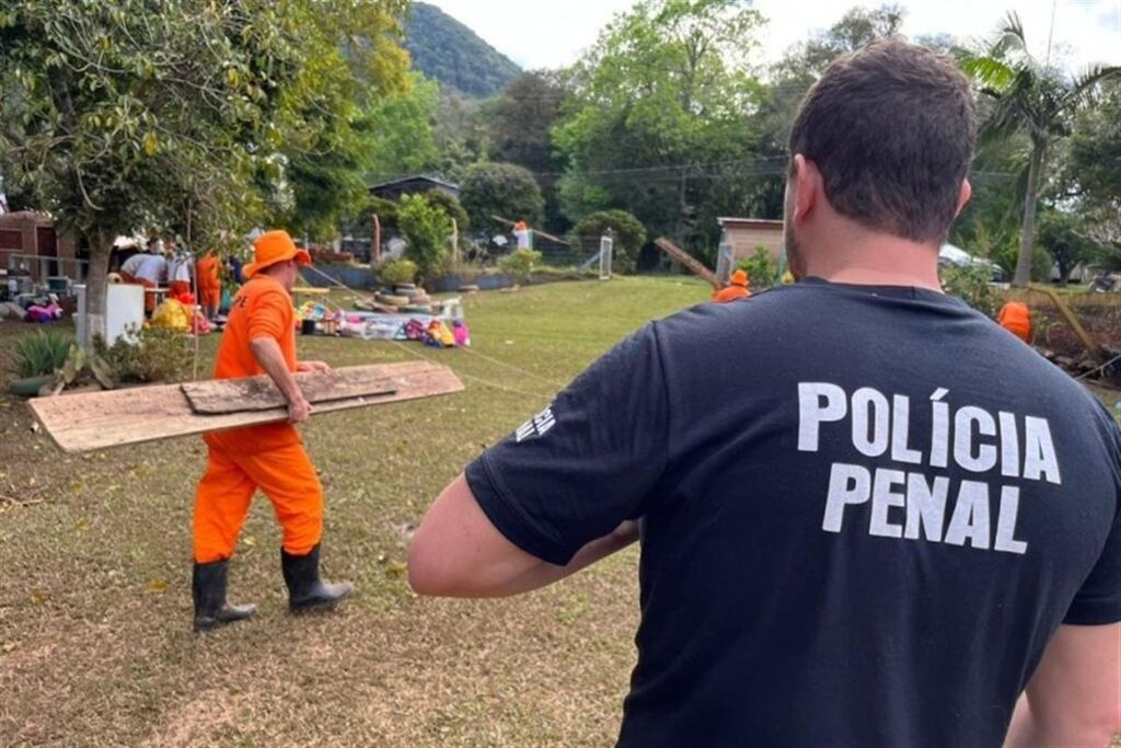 título imagem Susepe disponibiliza mão de obra prisional para auxiliar municípios atingidos pela enchente