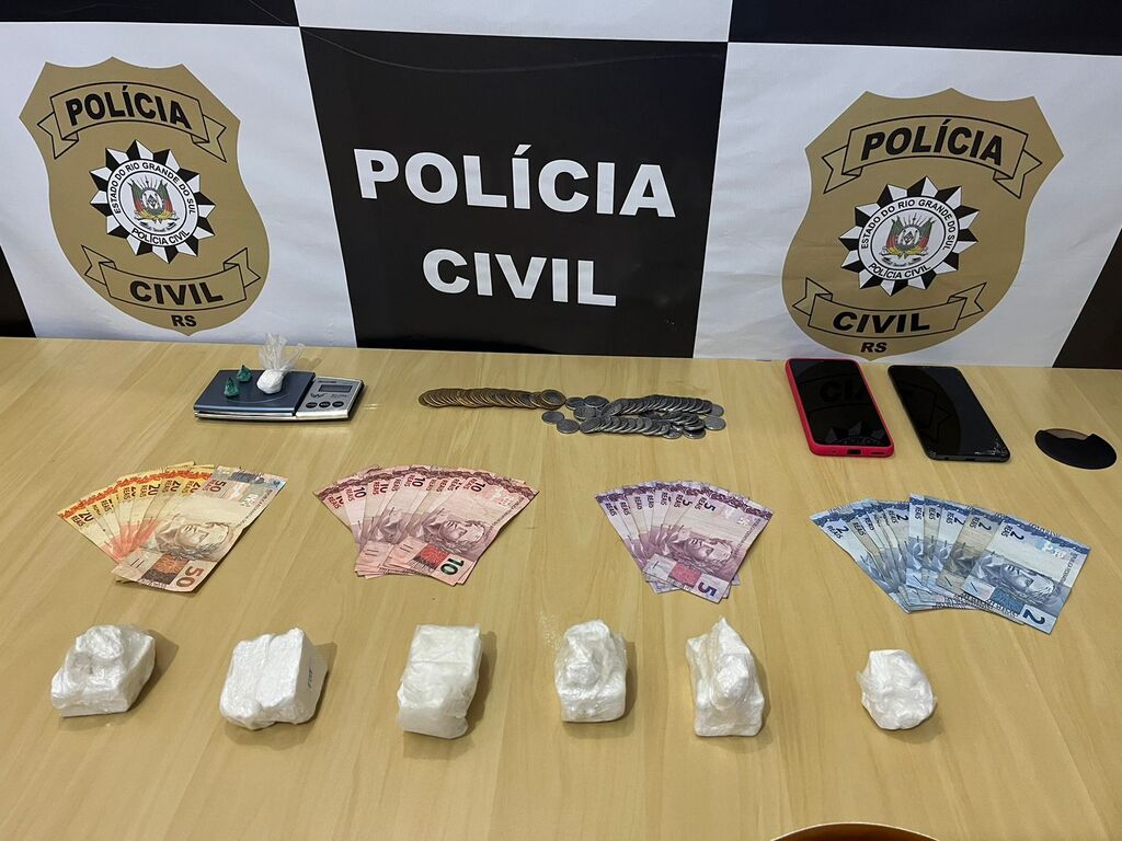 título imagem Mulher é presa em flagrante realizando entrega de droga em São Francisco de Assis