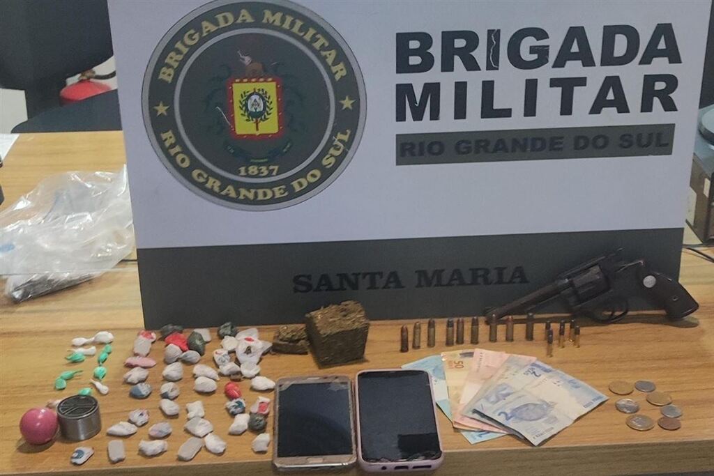título imagem Dupla é presa com arma, drogas e munições no Bairro Nova Santa Marta em Santa Maria