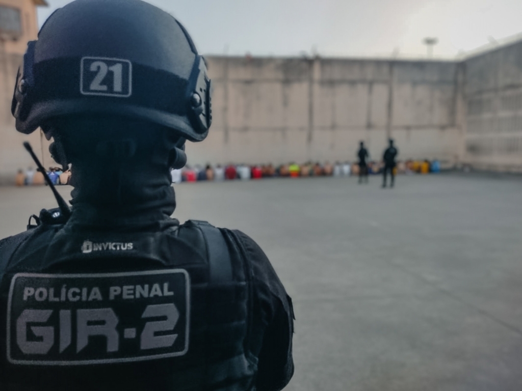 título imagem Celulares, chips, facas artesanais e carregadores são apreendidos em celas da Penitenciária Estadual de Santa Maria