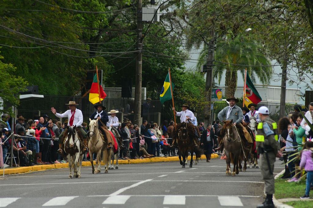 Desfile do dia 20 de setembro é cancelado em Santa Maria devido às chuvas Desfile do dia 20 de setembro é cancelado em Santa Maria devido às chuvas