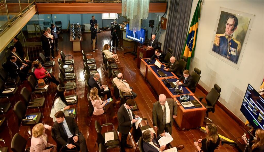 Projeto que contempla formação de professores é aprovado por unanimidade na Assembleia