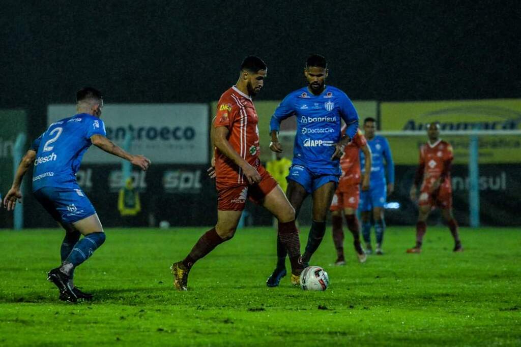 Inter-SM sofre 3 a 0 do Novo Hamburgo e se complica na Copa FGF