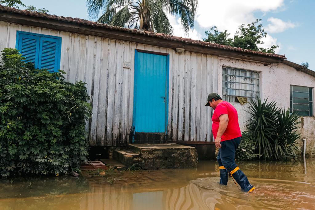 Moradores com casas alagadas em Dona Francisca devem retornar apenas no sábado