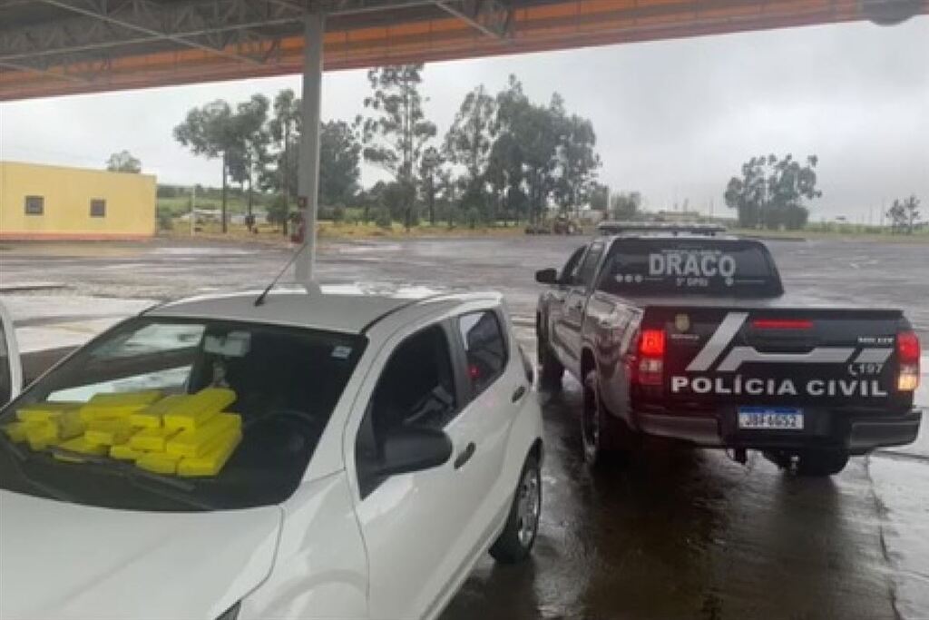Jovem é preso com R$ 2 milhões em cocaína escondidos em carro em Cruz Alta