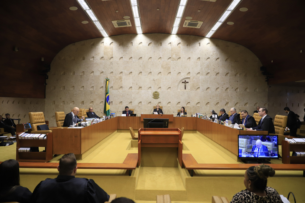 título imagem STF julga participantes de atos antidemocráticos do 8 de janeiro; primeiro reú foi condenado a 17 anos de prisão