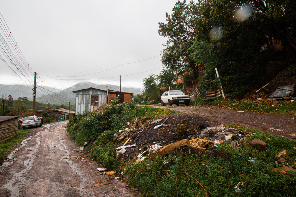 Foto: Nathália Schneider (Diário) - Áreas de risco no Bairro Campestre