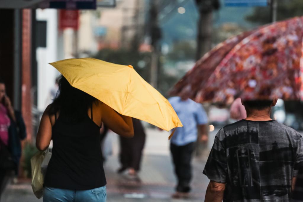 título imagem Após segunda-feira de vento norte, semana pode ter registro de queda de granizo; confira a previsão do tempo completa