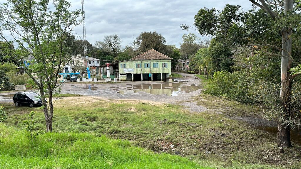 título imagem Cerca de 30 famílias do Passo do Verde, desalojadas devido às chuvas, retornam para casa após Rio Vacacaí voltar ao nível normal