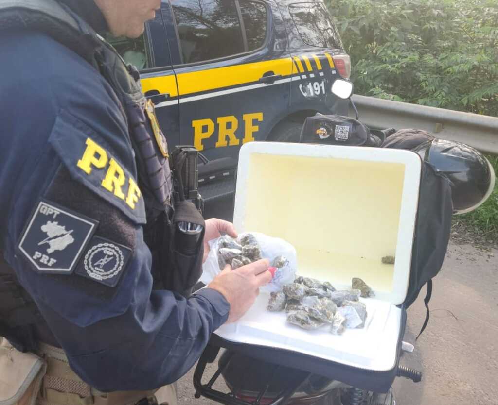 PRF prende homem que fazia entrega de maconha em Santa Maria