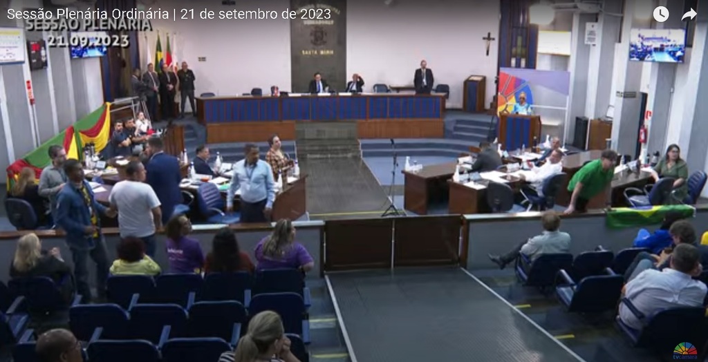 título imagem Tire as crianças da sala: sessão da Câmara de Santa Maria teve bate-boca, xingamentos e projetos retirados da pauta