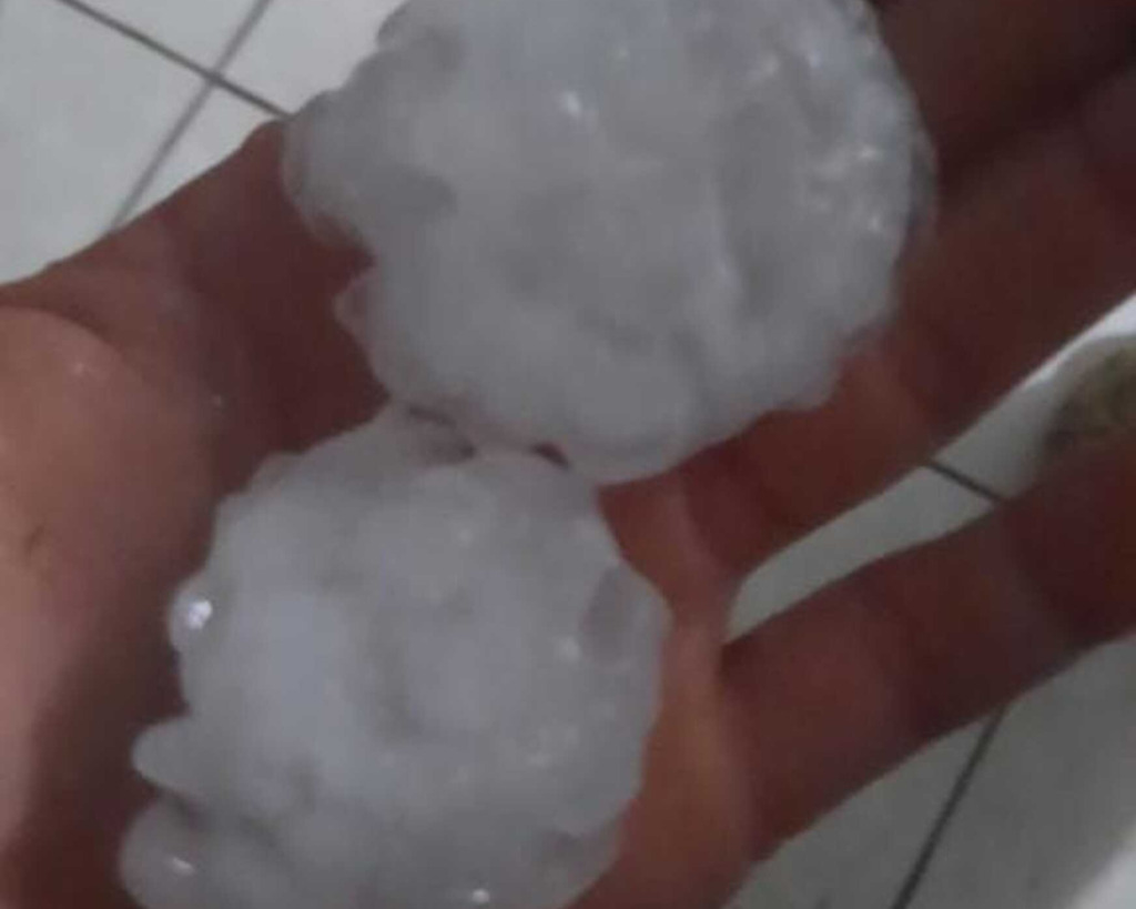 Municípios da região registram queda de granizo, temporal e estragos neste sábado