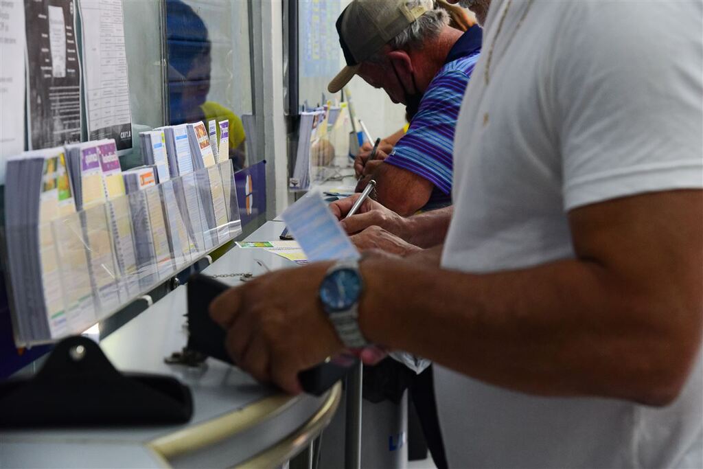 título imagem Uma aposta leva mais de R$ 40 milhões em sorteio da Mega-Sena; confira os números