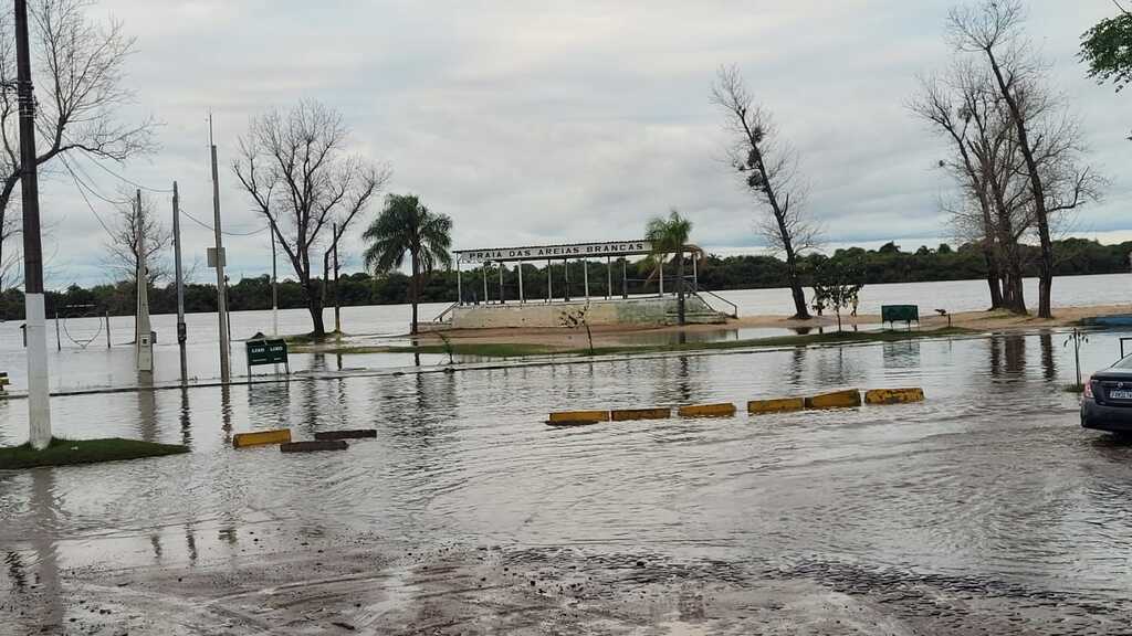 Vendaval causa estragos em Rosário do Sul; há alerta para elevação do Rio Santa Maria