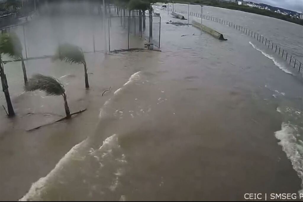 VÍDEO: Guaíba deve atingir ponto de inundação nas próximas horas em Porto Alegre