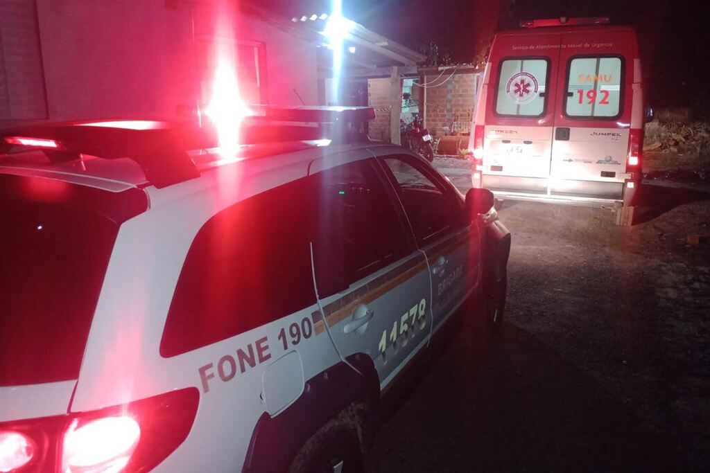 título imagem Criminosos invadem casa, amarram as mãos e executam homem com 15 tiros em Agudo