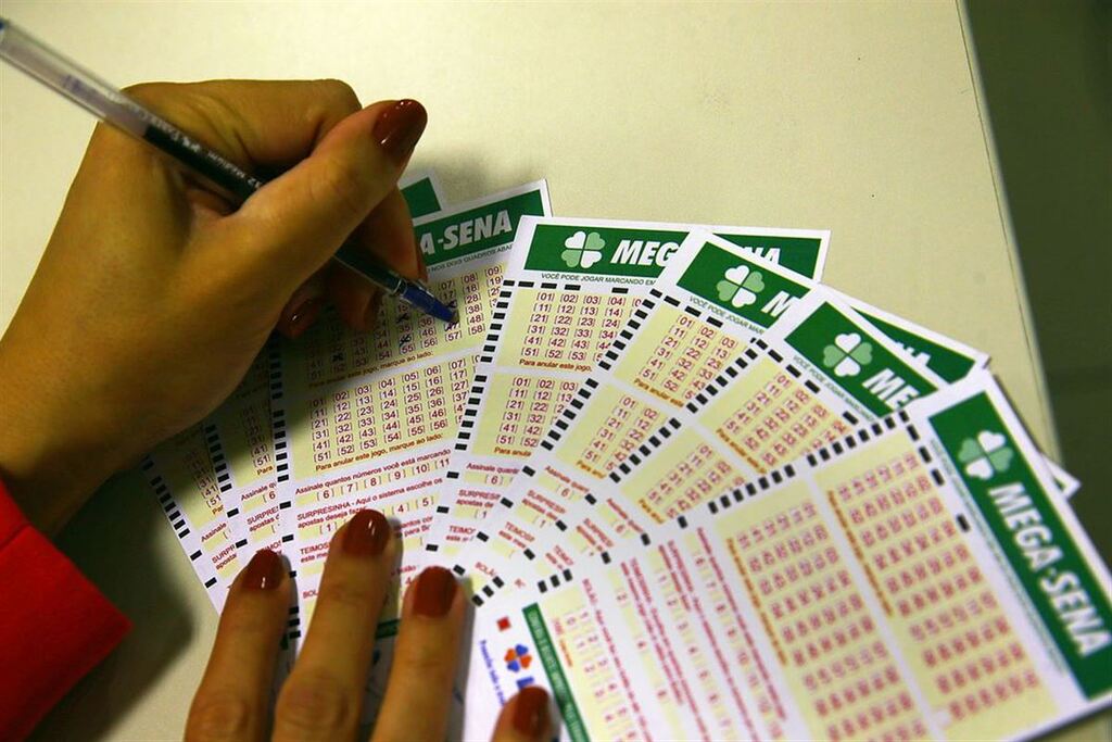 título imagem Mega-Sena sorteia nesta quinta prêmio acumulado em R$ 5,2 milhões