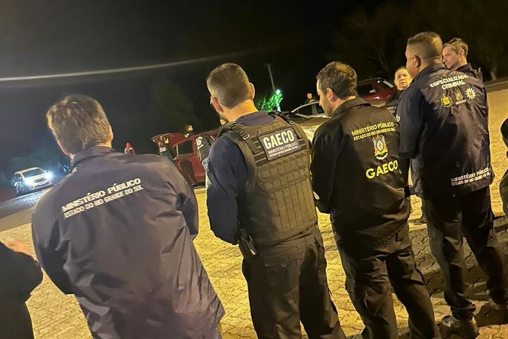 título imagem Prefeito de Cachoeira do Sul é afastado do cargo após investigação por crimes licitatórios, corrupção e concussão