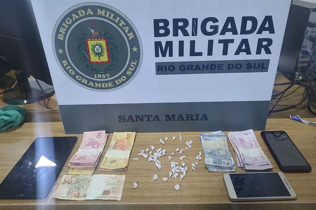 Homem é preso por tráfico de drogas no Bairro Caturrita em Santa Maria