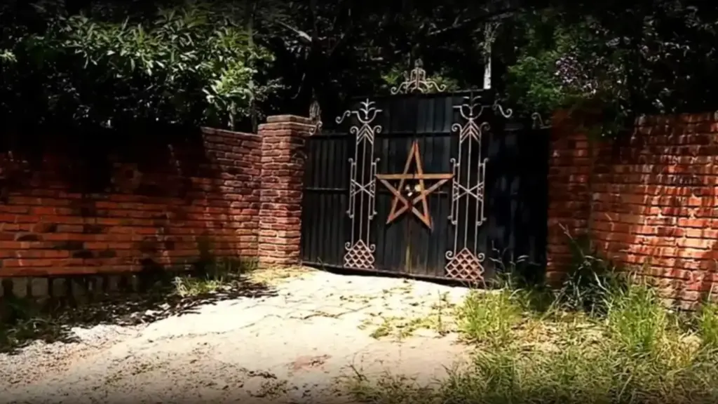 Conselho recomenda que aposentadoria de delegado condenado por inventar ritual satânico em caso de crianças mortas seja cassada