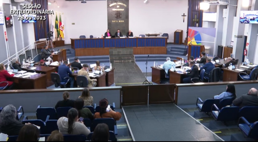 Foto: TV Câmara (Reprodução) - Vereadores foram até o final da noite de quinta-feira para votar todos os projetos e atender a prazos de algumas de propostas