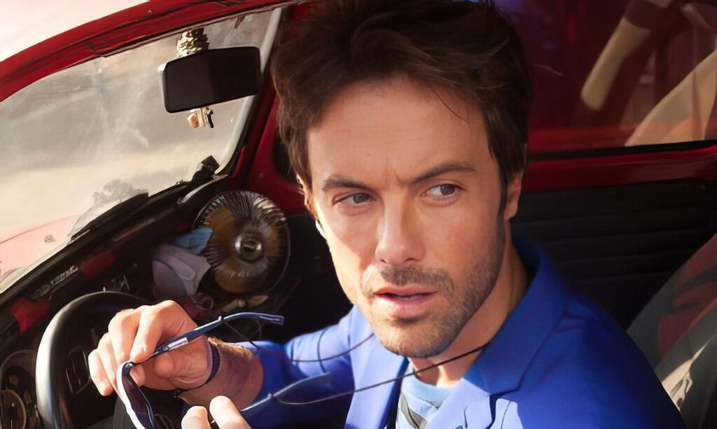 Quase um mês após atropelamento, ator Kayky Brito recebe alta