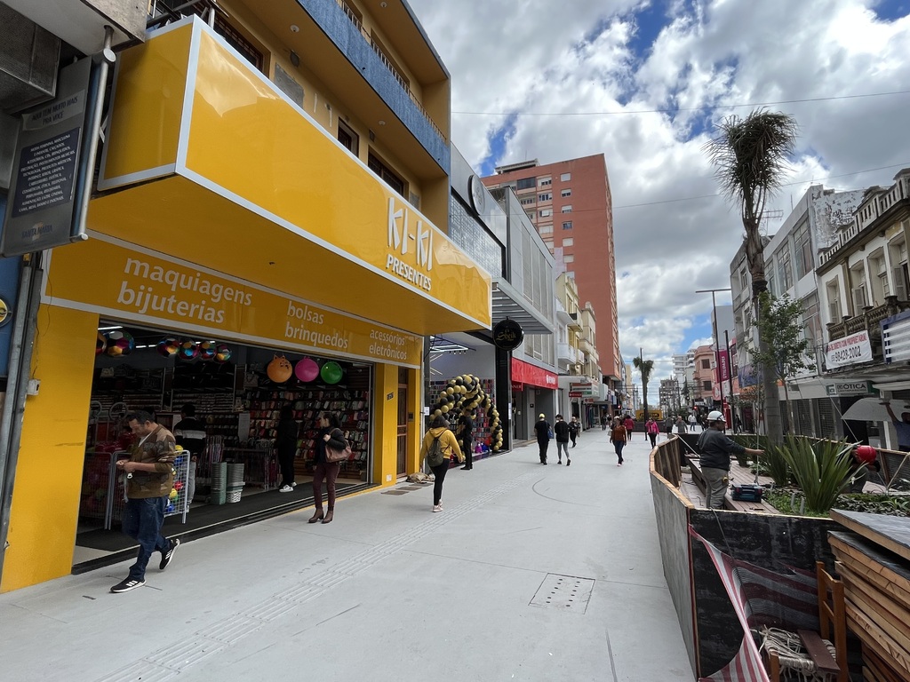 título imagem Reformado, Calçadão Salvador Isaia ganha três novas lojas