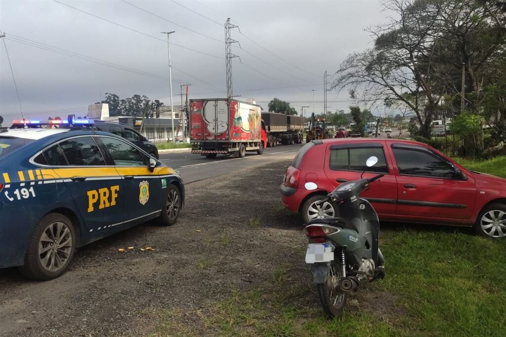 título imagem Motociclista fica ferida em acidente na BR-392 em Santa Maria