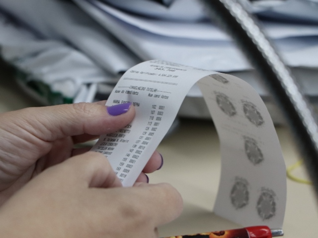título imagem Com mais de 6,5 mil votos, conheça os 15 eleitos para o Conselho Tutelar de Santa Maria