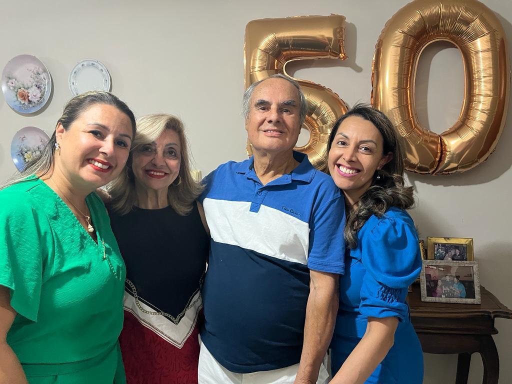 Foto: Arquivo Pessoal - Danilo, suas filhas e sua esposa