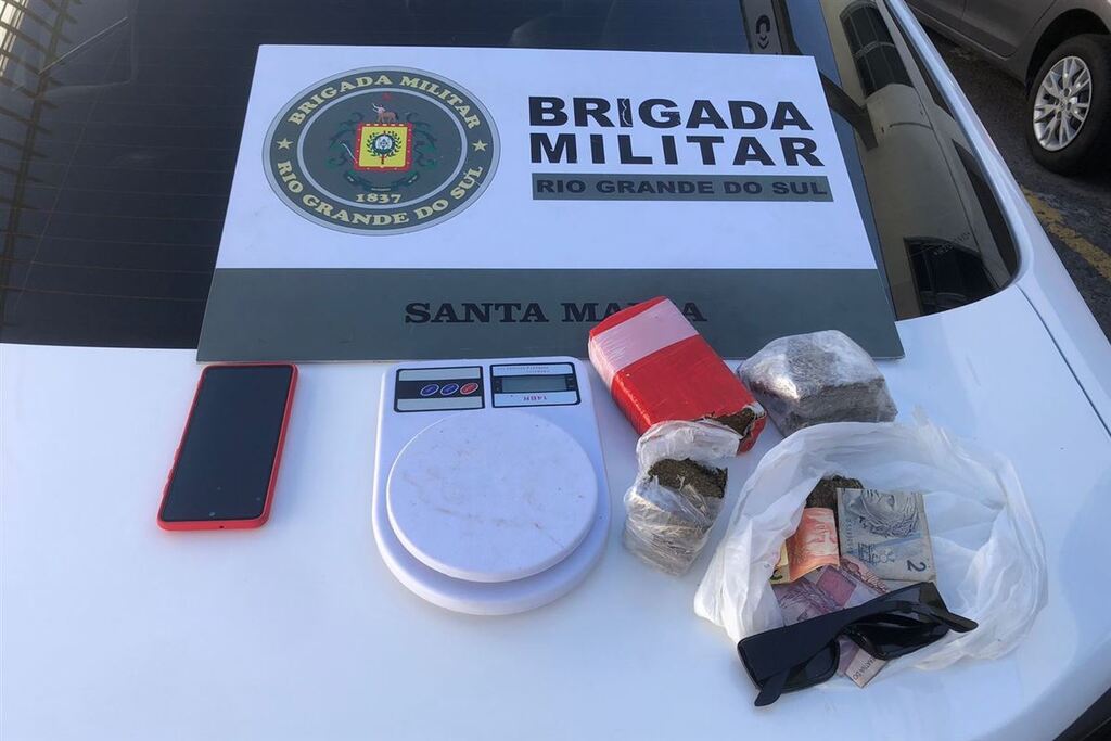 título imagem Casal é preso por tráfico de drogas no Bairro Itararé em Santa Maria