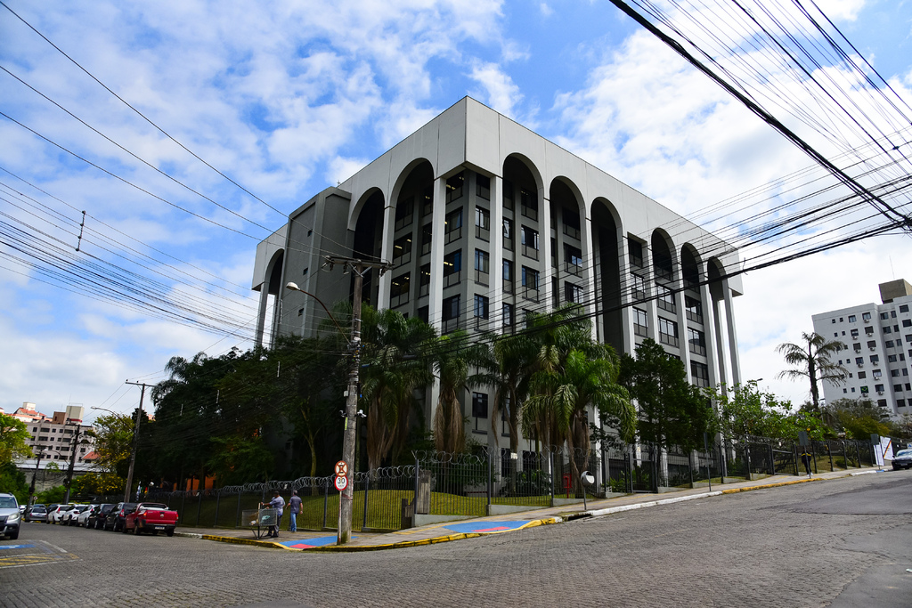 título imagem Fóruns de Santa Maria e Santiago terão expediente interno na quinta e sexta-feira
