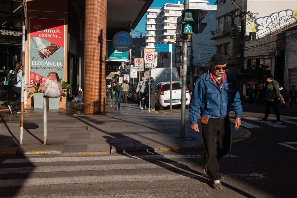 título imagem Previsão do tempo: semana começa com tempo firme e temperaturas em elevação, mas deve encerrar com o retorno do frio