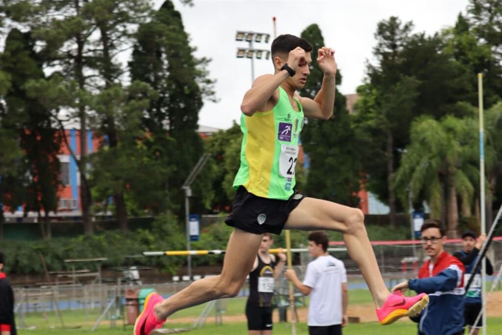 título imagem Campeão estadual dos 3.000 m com obstáculos é de Santa Maria