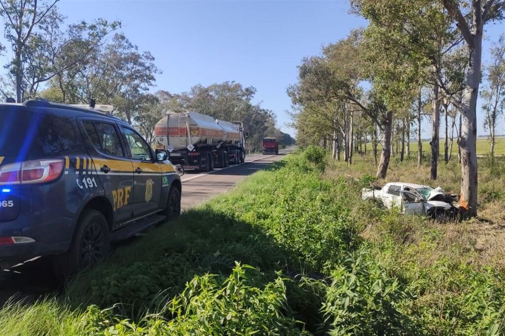Veículo sai a pista e motorista é socorrida em estado grave em São Sepé