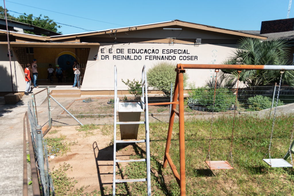 Problemas de infraestrutura da Escola Reinaldo Coser afetam acessibilidade dos estudantes; verba para reformas é insuficiente Problemas de infraestrutura da Escola Reinaldo Coser afetam acessibilidade dos estudantes; verba para reformas é insuficiente
