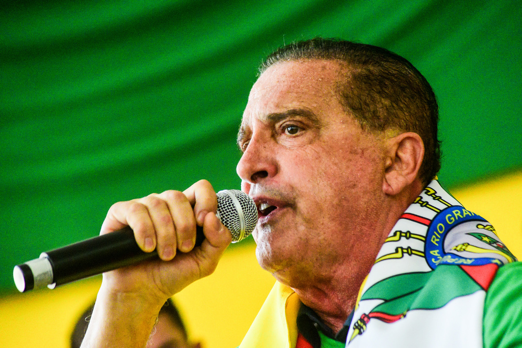 Onyx Lorenzoni vem a Santa Maria lançar seu livro