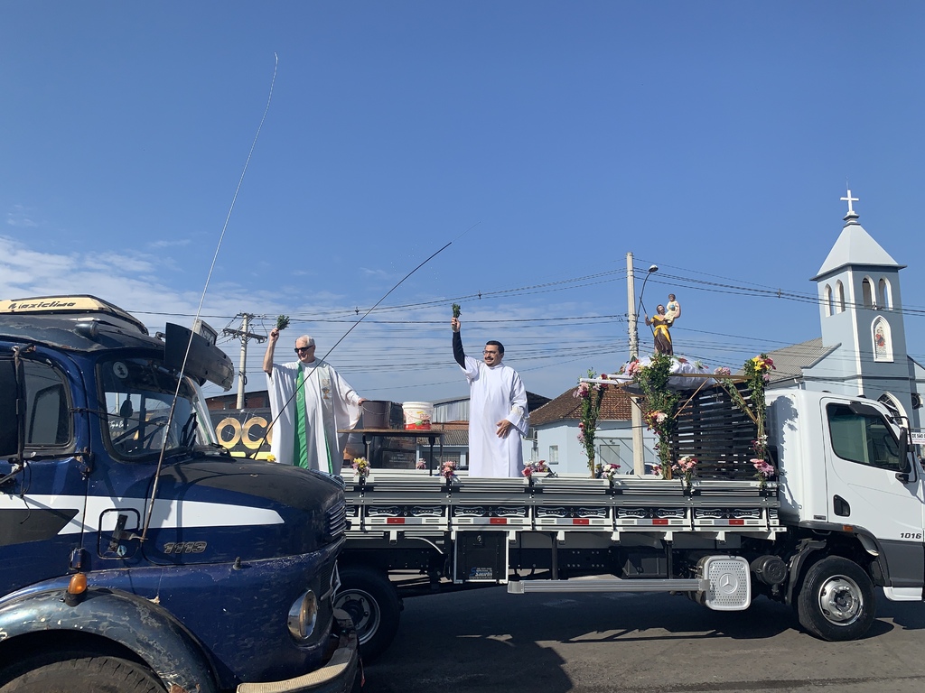 título imagem Com bênção aos motoristas, Santuário do Divino Espírito Santo promove Festa em Homenagem a São Cristóvão
