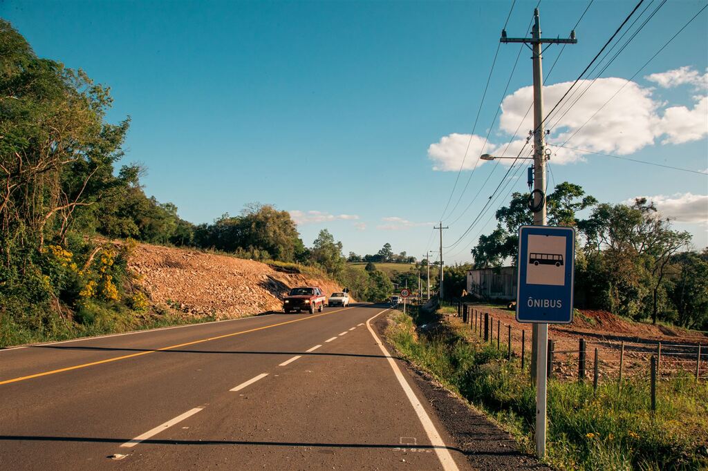 título imagem Com 7 km asfaltados em 2 anos, ERS-516 deve ficar pronta no fim de 2024