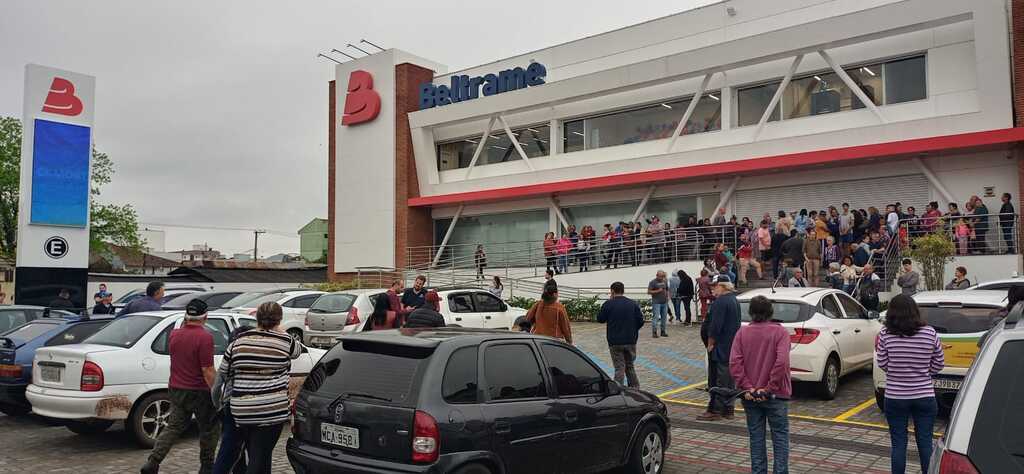 Inaugurado novo supermercado da Faixa Nova de Camobi, que gerou 160 empregos