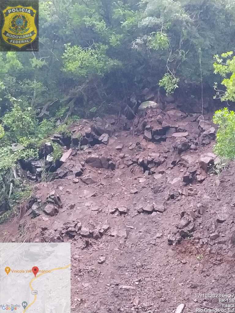 título imagem Trecho da BR-158, entre Santa Maria e Itaara, permanece bloqueado após deslizamentos de terra