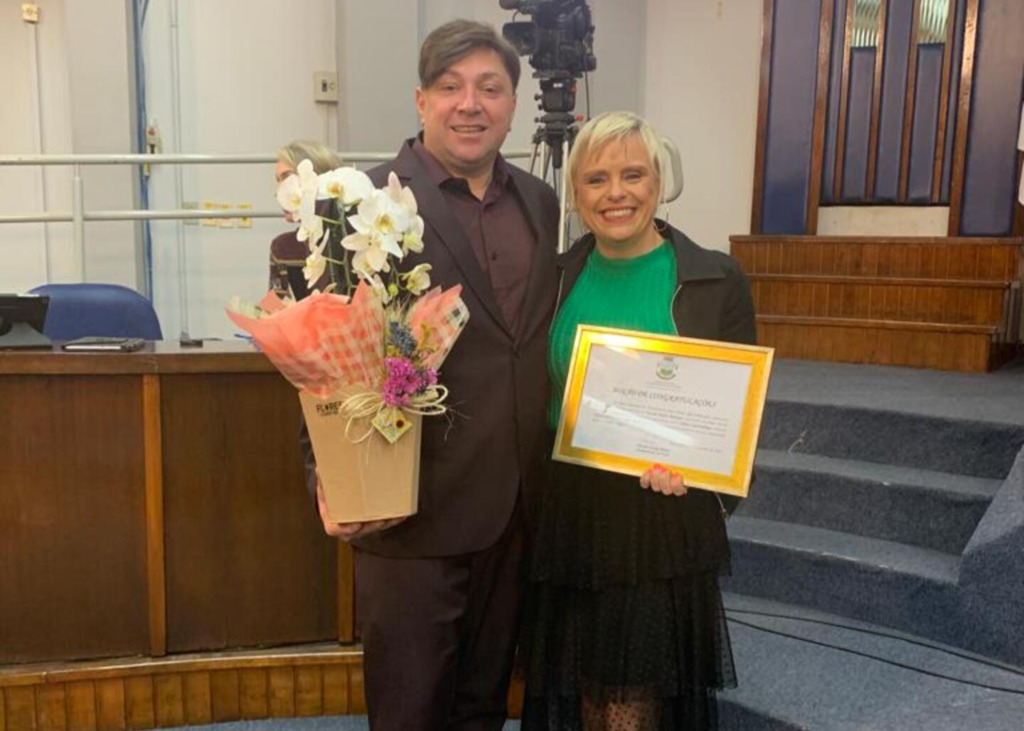 título imagem Diretora de jornalismo do Grupo Diário, Fabiana Sparremberger, recebe moção de congratulações na Câmara de Santa Maria