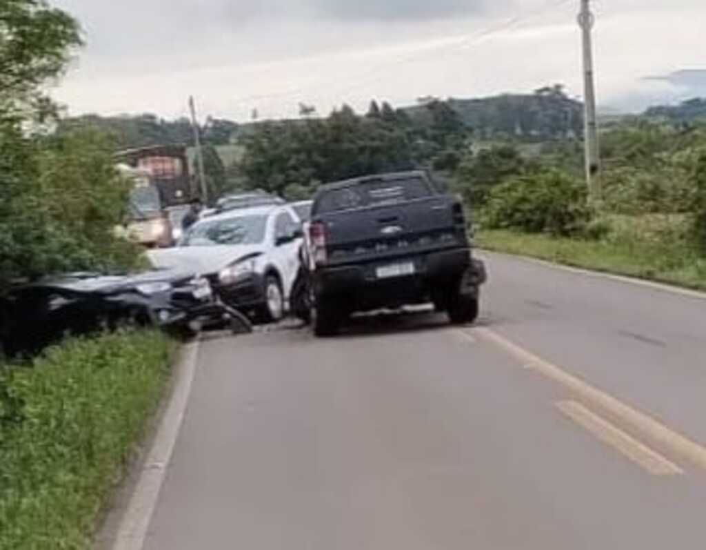 Três veículos se envolvem em acidente na ERS-149