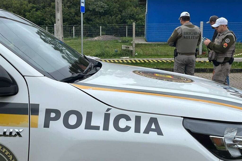 Foto: Mateus Ferreira - Vítima foi morto por volta das 7h30min na Rua Lourenço Rebellato, no Residêncial Leonel Brizola