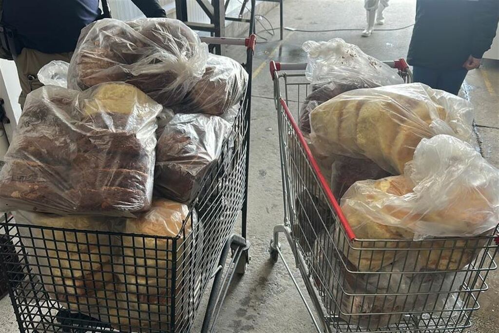 título imagem Quase oito toneladas de produtos impróprios para o consumo são apreendidos em mercados de São Gabriel