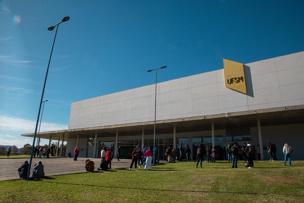 título imagem Evento comemorativo ao Dia do Servidor terá palestra de Fabrício Carpinejar