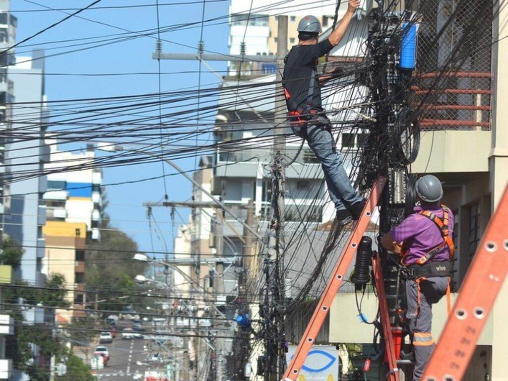 Retomado nesta quarta e quinta-feira, mutirão retirou 300kg de fios em desuso 